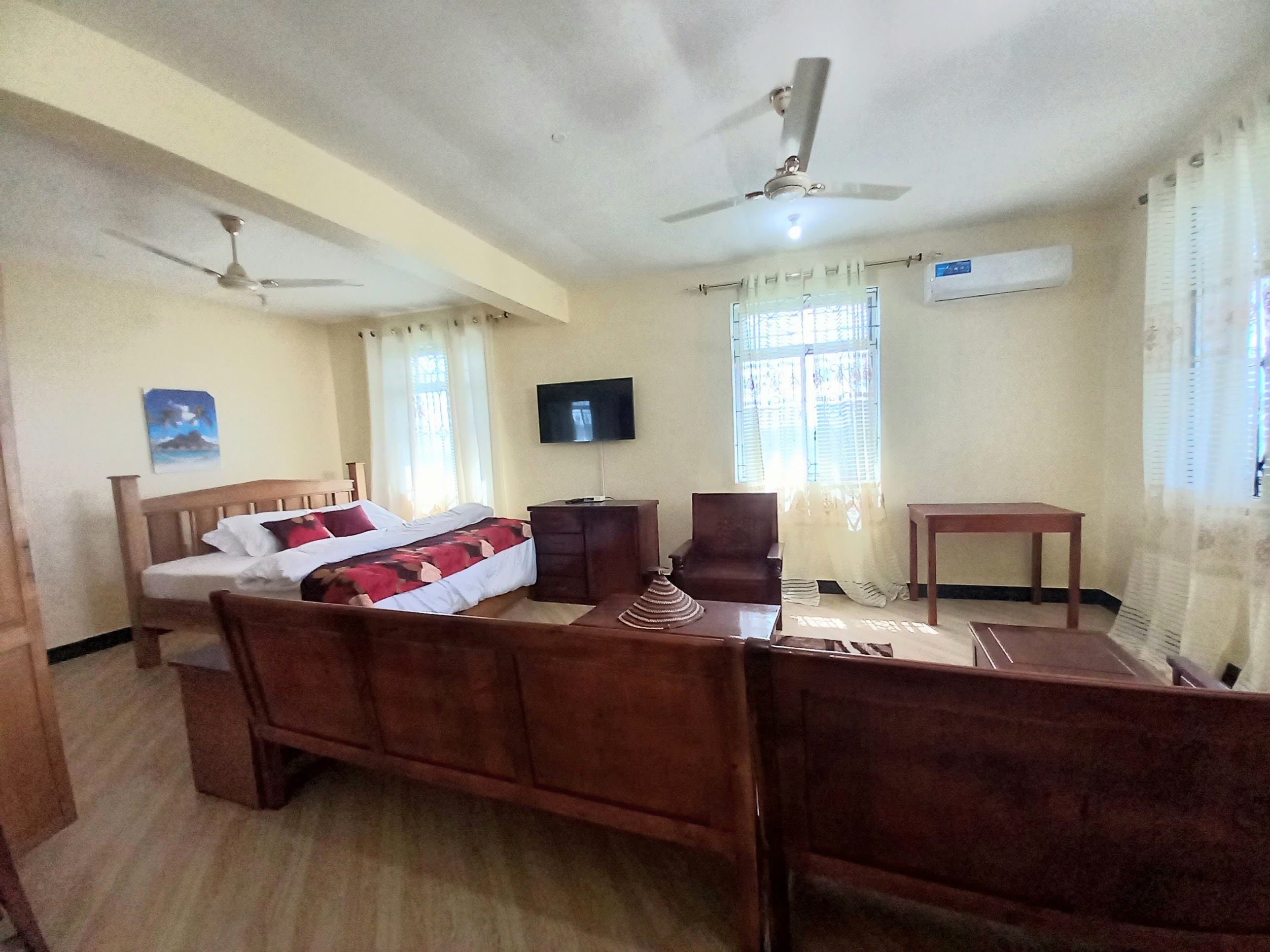 Deluxe Studio