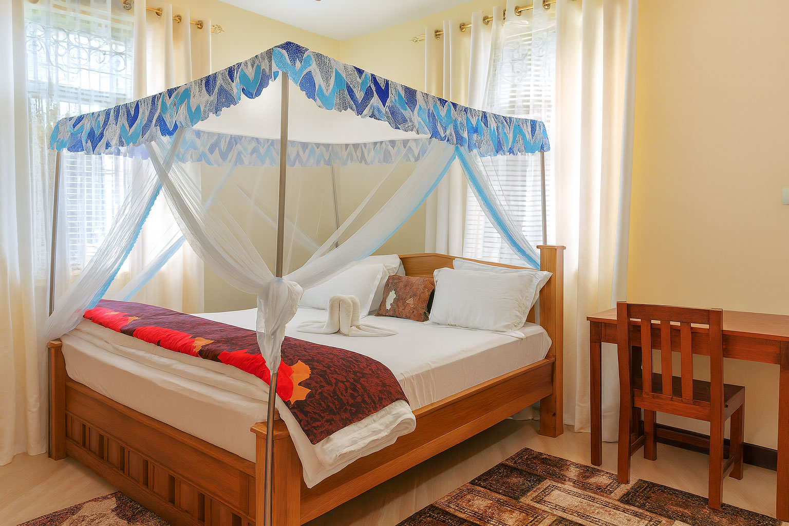 Standard Deluxe Room with queen size bed